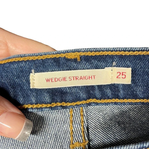 Levi's Wedgie Straight Fit Jeans in Below the Belt Medium Wash Size‎ 25 - Picture 9 of 13